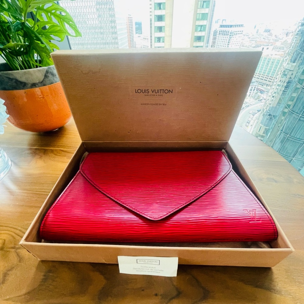 Louis Vuitton Art Deco Red Epi Envelope Clutch - Picture 16 of 16